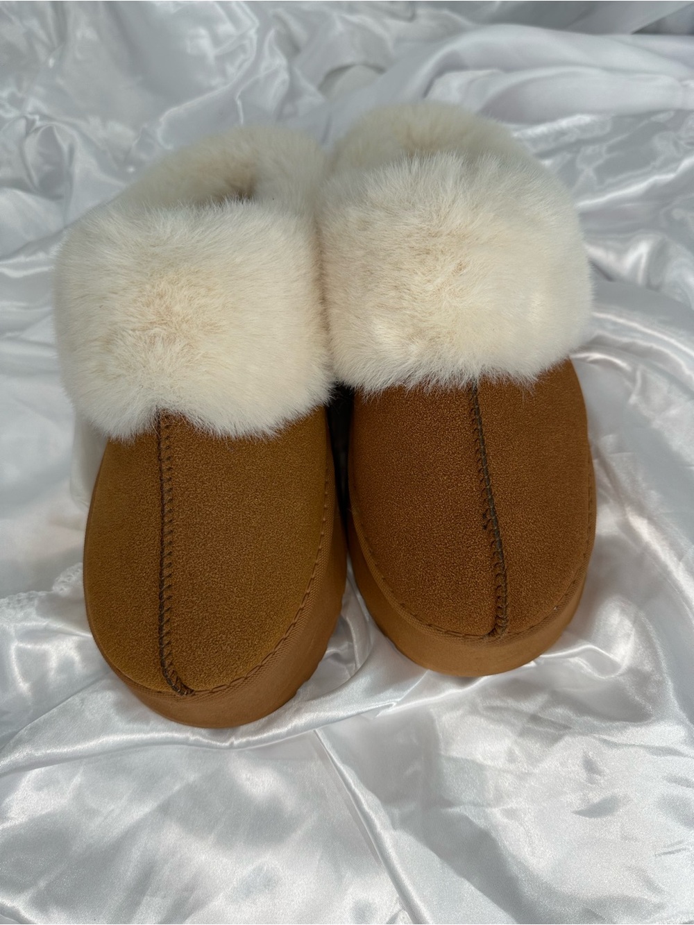 Cozy Shearling-Lined Mule Slippers in Chestnut Sz 7.5
